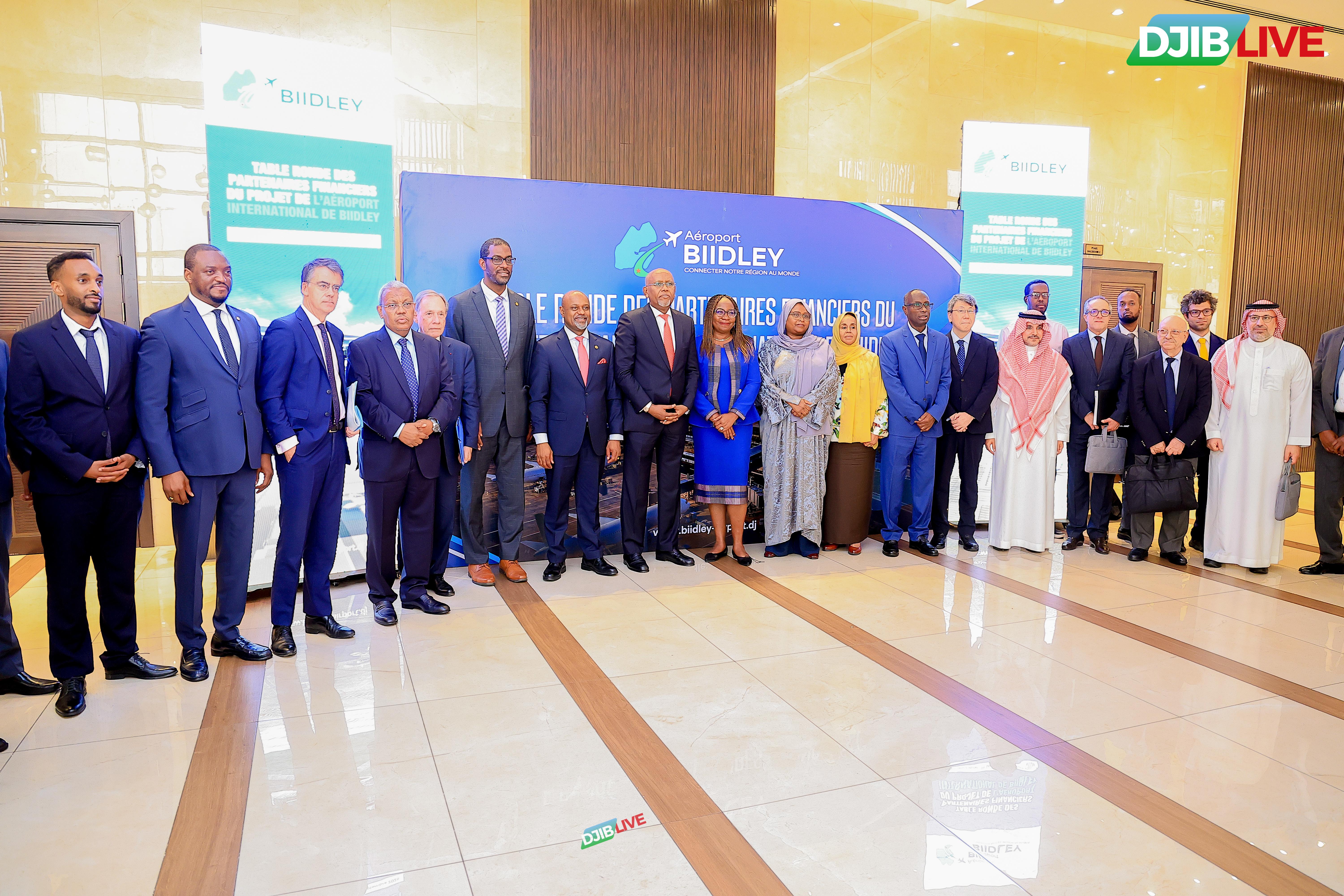 𝐓𝐚𝐛𝐥𝐞 𝐑𝐨𝐧𝐝𝐞 𝐝𝐞𝐬 𝐩𝐚𝐫𝐭𝐞𝐧𝐚𝐢𝐫𝐞𝐬 𝐜𝐨𝐧𝐬𝐚𝐜𝐫é𝐞 𝐚𝐮 𝐍𝐨𝐮𝐯𝐞𝐥 𝐀é𝐫𝐨𝐩𝐨𝐫𝐭 𝐈𝐧𝐭𝐞𝐫𝐧𝐚𝐭𝐢𝐨𝐧𝐚𝐥 𝐝𝐞 𝐁𝐢𝐢𝐝𝐥𝐞𝐲